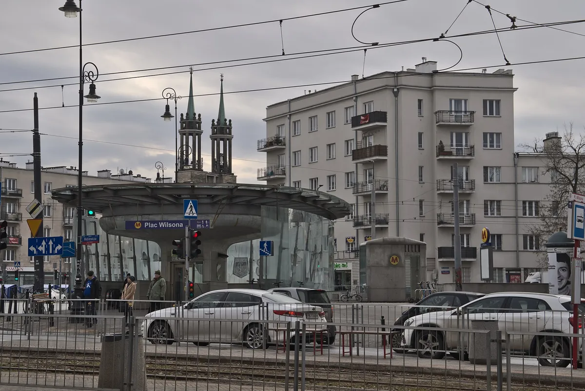 Metro M1 — 2 stacje