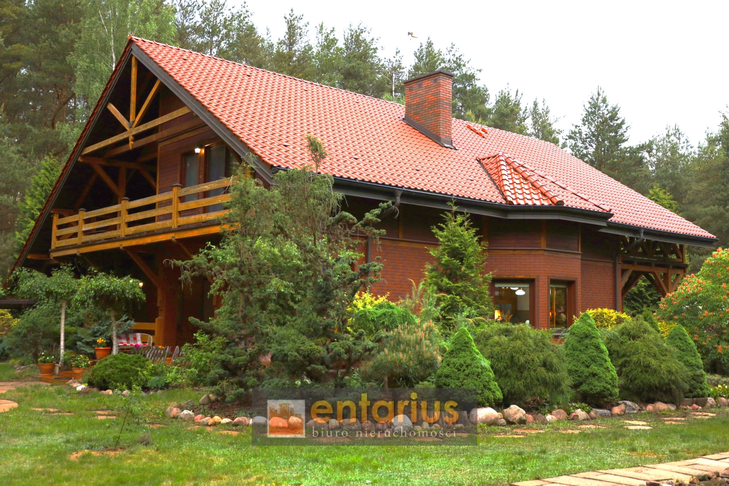 Komfortowy dom z pięknym ogrodem i patio – 4 km od Grodziska